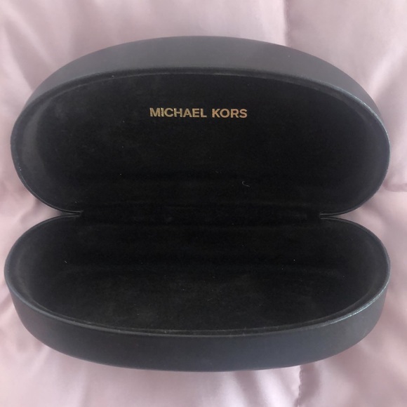Michael Kors sunglasses case - Picture 3 of 3